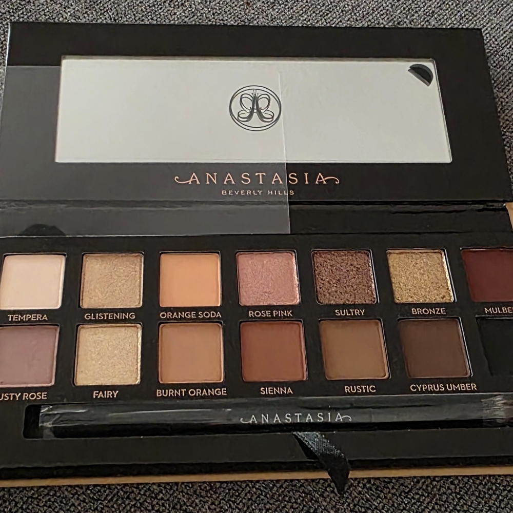Anastasia Beverly Hills Soft Glam Eyeshadow Palette